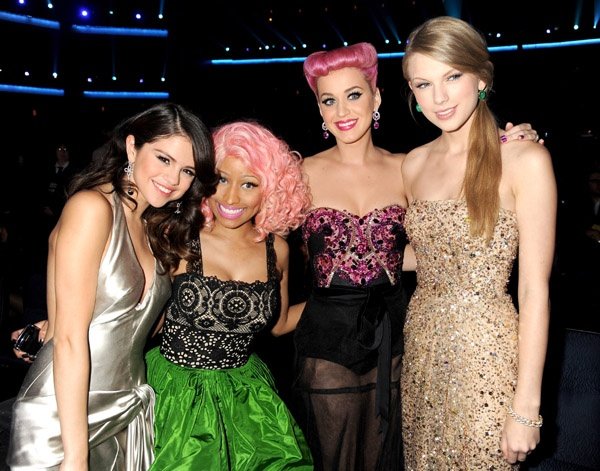 Taylor Swift at 2011 American Music Awards — photo 275