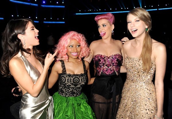 Taylor Swift at 2011 American Music Awards — photo 276