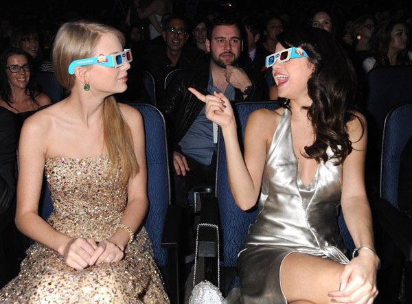 Taylor Swift at 2011 American Music Awards — photo 279