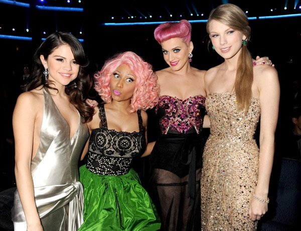 Taylor Swift at 2011 American Music Awards — photo 283
