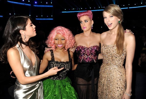 Taylor Swift at 2011 American Music Awards — photo 285