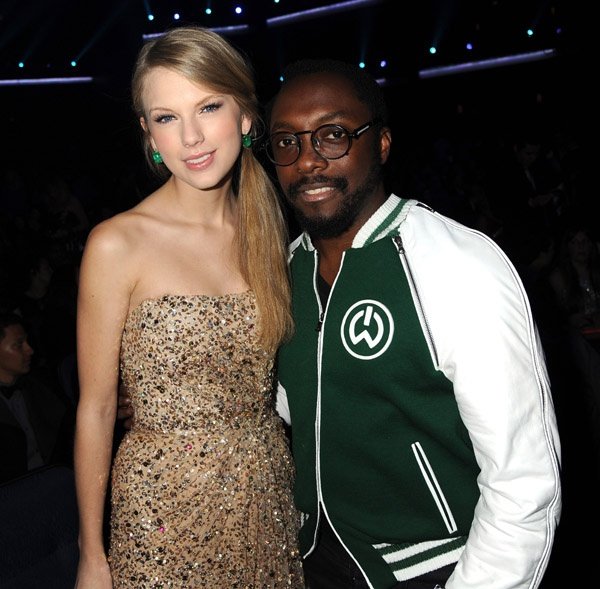 Taylor Swift at 2011 American Music Awards — photo 289