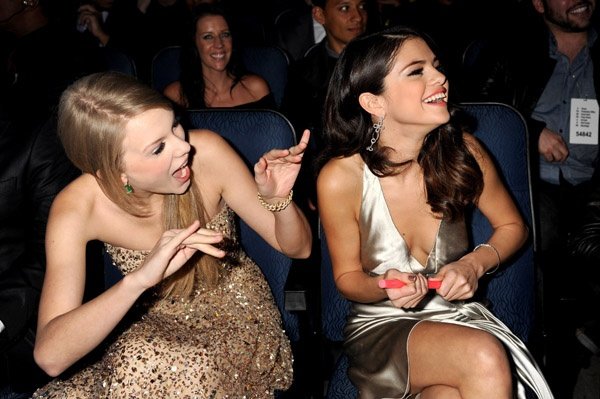 Taylor Swift at 2011 American Music Awards — photo 290