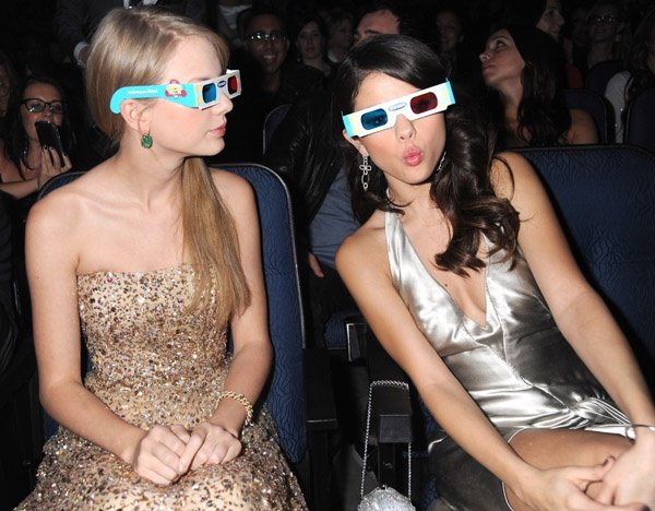 Taylor Swift at 2011 American Music Awards — photo 297