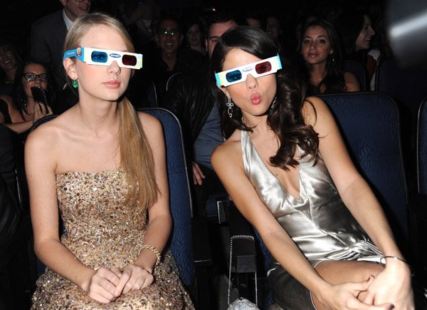 Taylor Swift at 2011 American Music Awards — photo 298