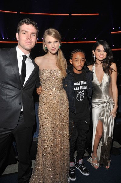 Taylor Swift at 2011 American Music Awards — photo 307