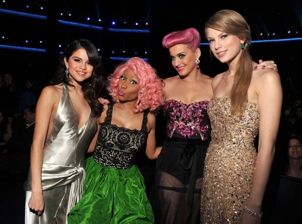 Taylor Swift at 2011 American Music Awards — photo 309