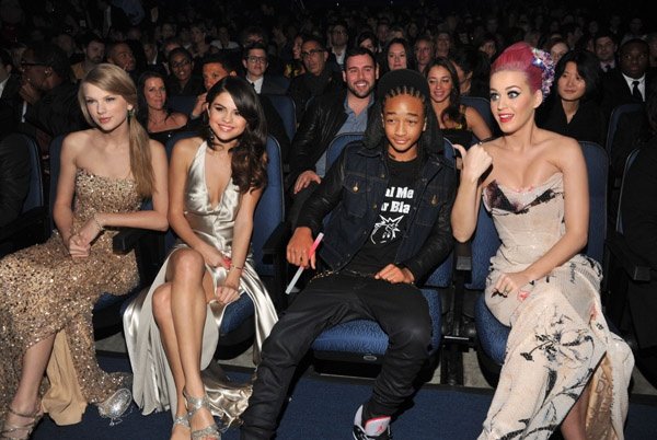 Taylor Swift at 2011 American Music Awards — photo 311