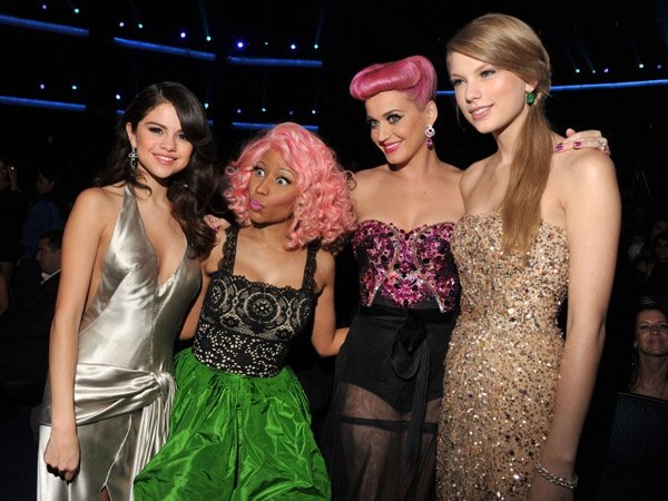 Taylor Swift at 2011 American Music Awards — photo 313