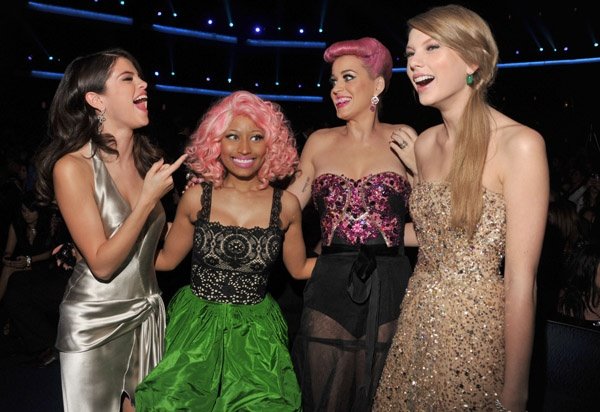 Taylor Swift at 2011 American Music Awards — photo 314