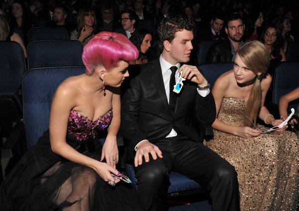 Taylor Swift at 2011 American Music Awards — photo 315
