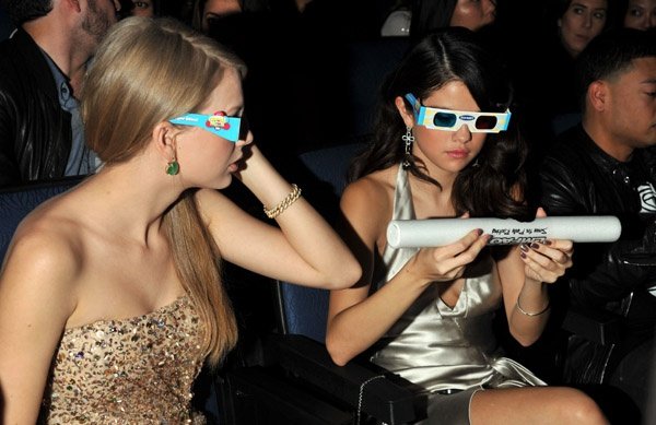 Taylor Swift at 2011 American Music Awards — photo 318