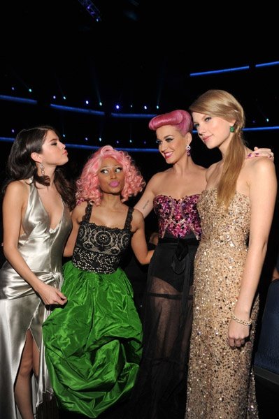 Taylor Swift at 2011 American Music Awards — photo 320