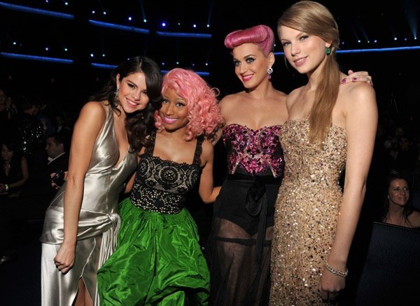 Taylor Swift at 2011 American Music Awards — photo 321