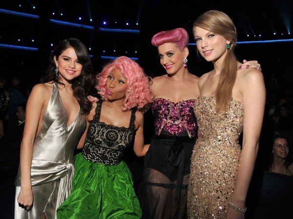 Taylor Swift at 2011 American Music Awards — photo 322