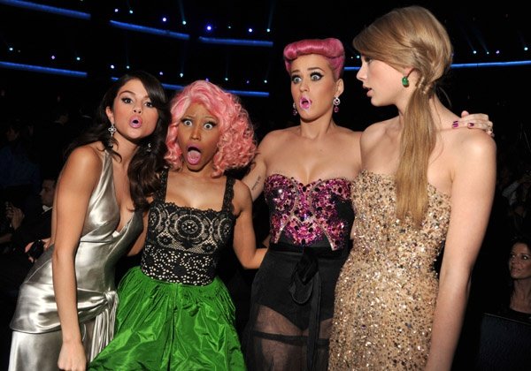 Taylor Swift at 2011 American Music Awards — photo 323