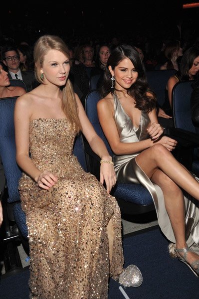Taylor Swift at 2011 American Music Awards — photo 325