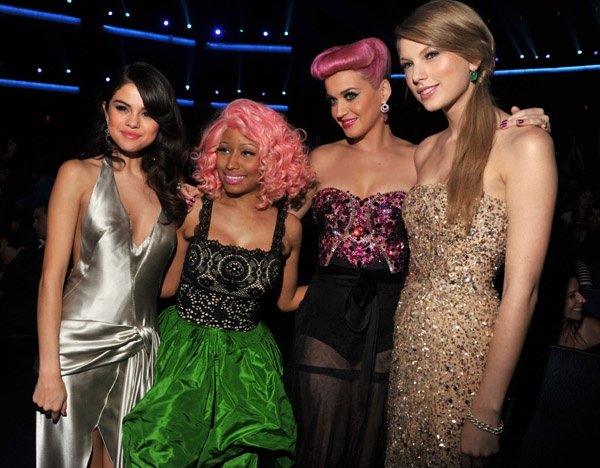Taylor Swift at 2011 American Music Awards — photo 330