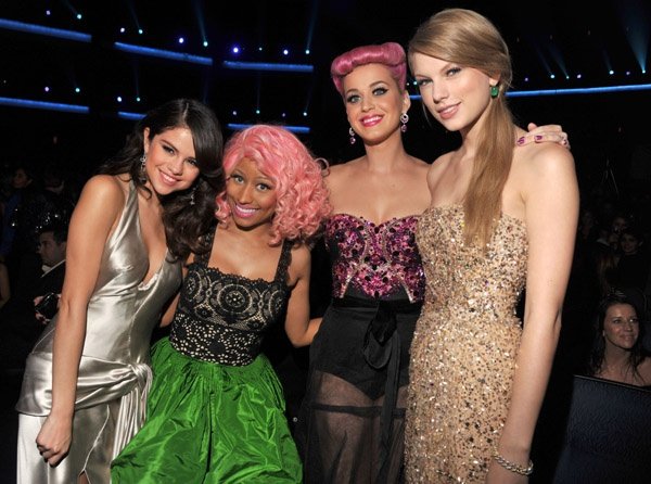 Taylor Swift at 2011 American Music Awards — photo 331