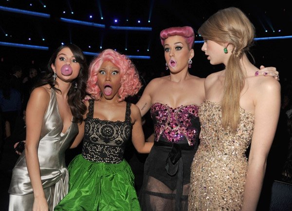 Taylor Swift at 2011 American Music Awards — photo 332