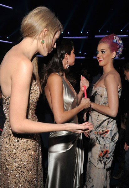 Taylor Swift at 2011 American Music Awards — photo 337