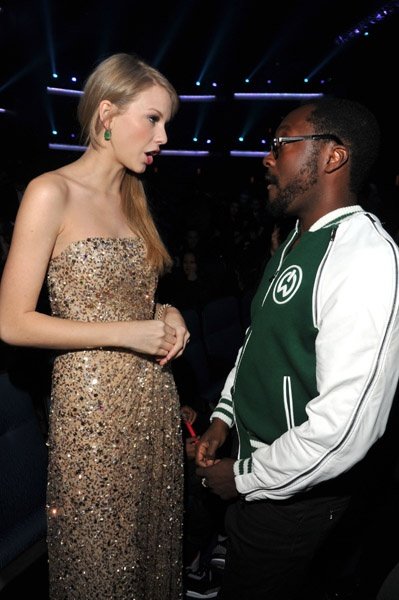 Taylor Swift at 2011 American Music Awards — photo 341