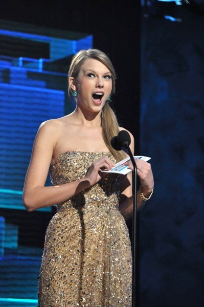 Taylor Swift at 2011 American Music Awards — photo 344