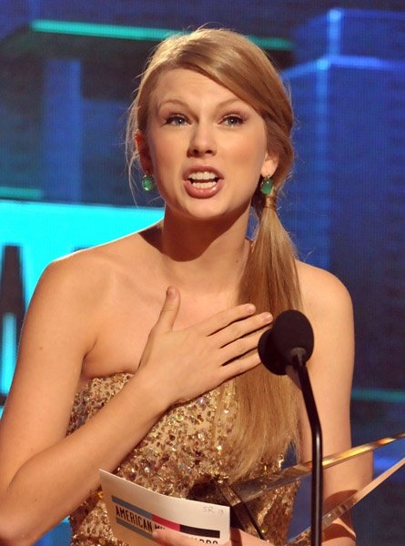 Taylor Swift at 2011 American Music Awards — photo 348