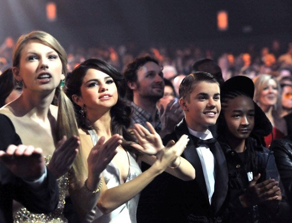 Taylor Swift at 2011 American Music Awards — photo 368