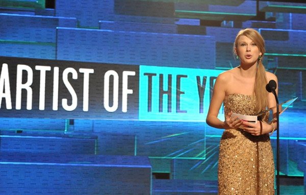 Taylor Swift at 2011 American Music Awards — photo 376
