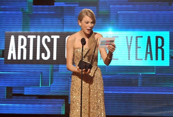 Taylor Swift at 2011 American Music Awards — photo 379