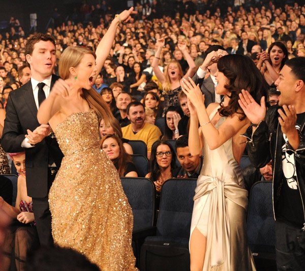Taylor Swift at 2011 American Music Awards — photo 389