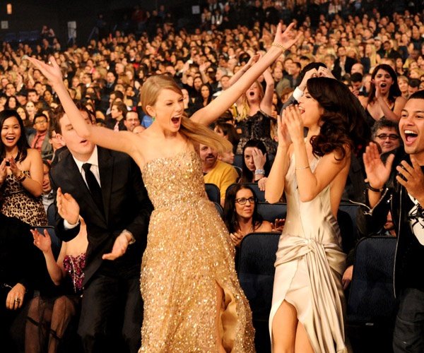 Taylor Swift at 2011 American Music Awards — photo 390