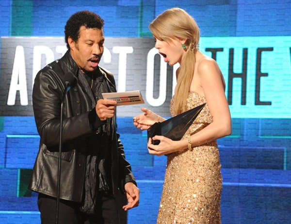 Taylor Swift at 2011 American Music Awards — photo 392