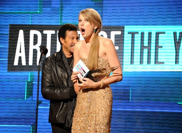 Taylor Swift at 2011 American Music Awards — photo 393