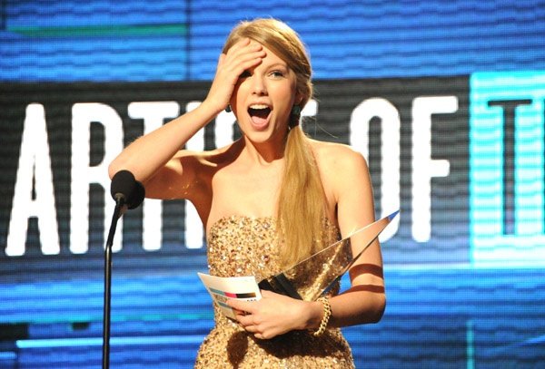Taylor Swift at 2011 American Music Awards — photo 394
