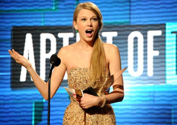 Taylor Swift at 2011 American Music Awards — photo 395