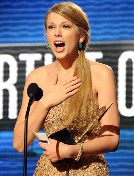 Taylor Swift at 2011 American Music Awards — photo 402