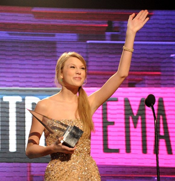 Taylor Swift at 2011 American Music Awards — photo 412