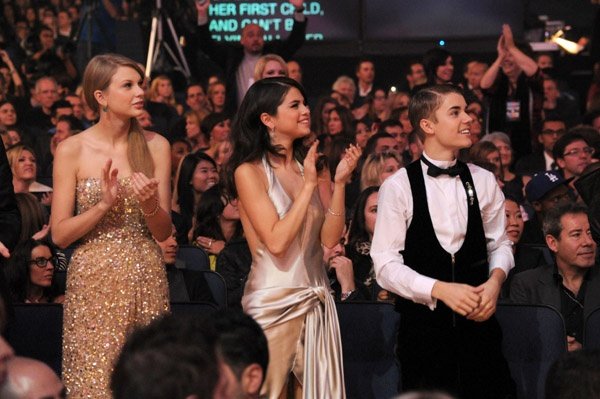 Taylor Swift at 2011 American Music Awards — photo 416