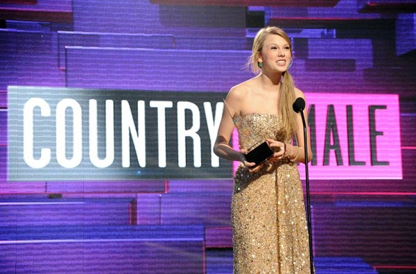 Taylor Swift at 2011 American Music Awards — photo 417
