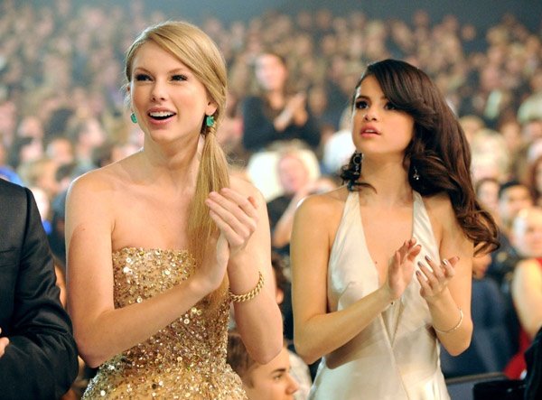 Taylor Swift at 2011 American Music Awards — photo 418