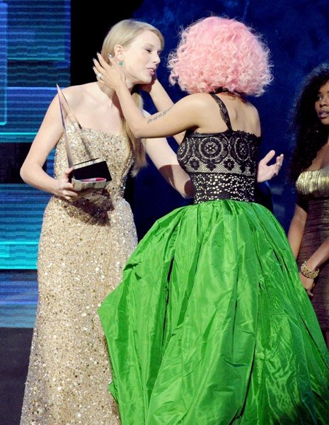 Taylor Swift at 2011 American Music Awards — photo 422