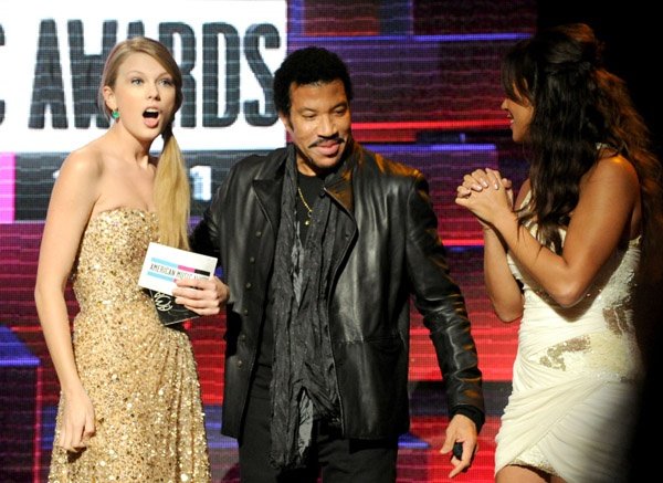 Taylor Swift at 2011 American Music Awards — photo 425