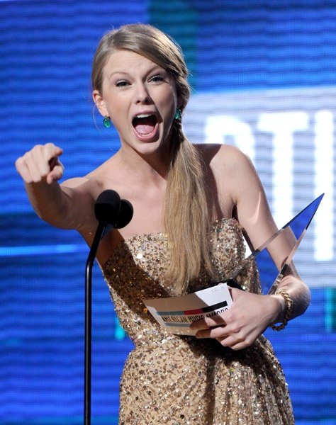 Taylor Swift at 2011 American Music Awards — photo 428