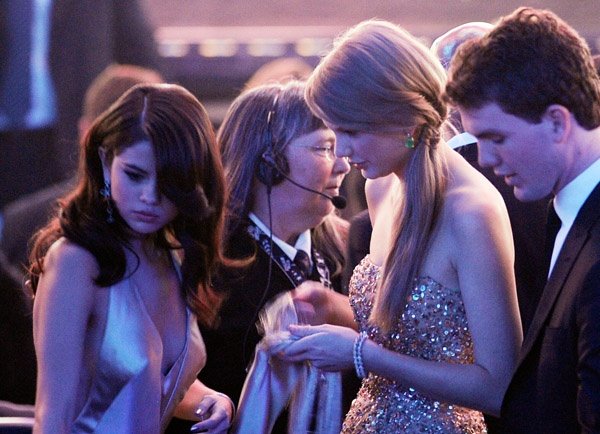 Taylor Swift at 2011 American Music Awards — photo 441