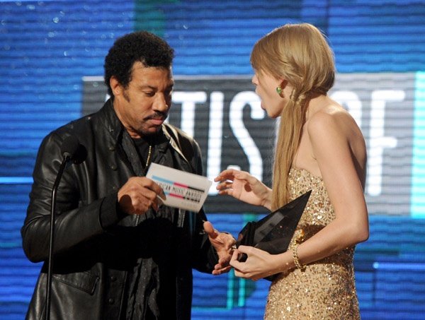 Taylor Swift at 2011 American Music Awards — photo 446