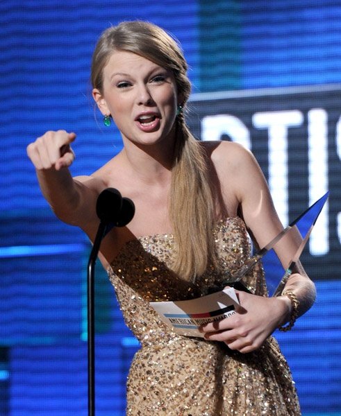 Taylor Swift at 2011 American Music Awards — photo 448