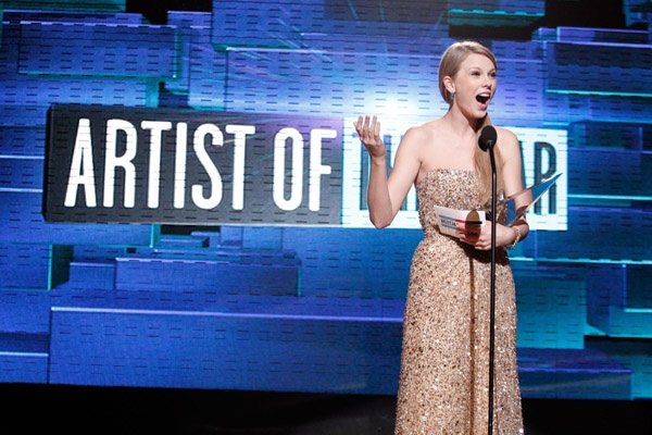 Taylor Swift at 2011 American Music Awards — photo 453