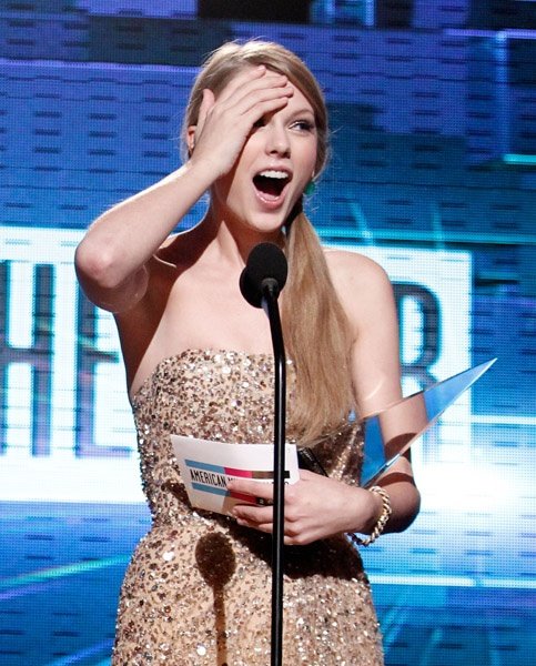 Taylor Swift at 2011 American Music Awards — photo 454